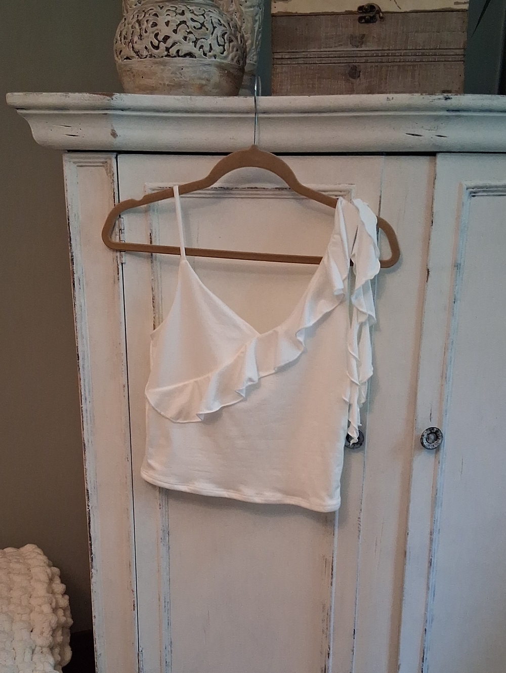 gaze White One-Shoulder Ruffle Camisole Never Wore